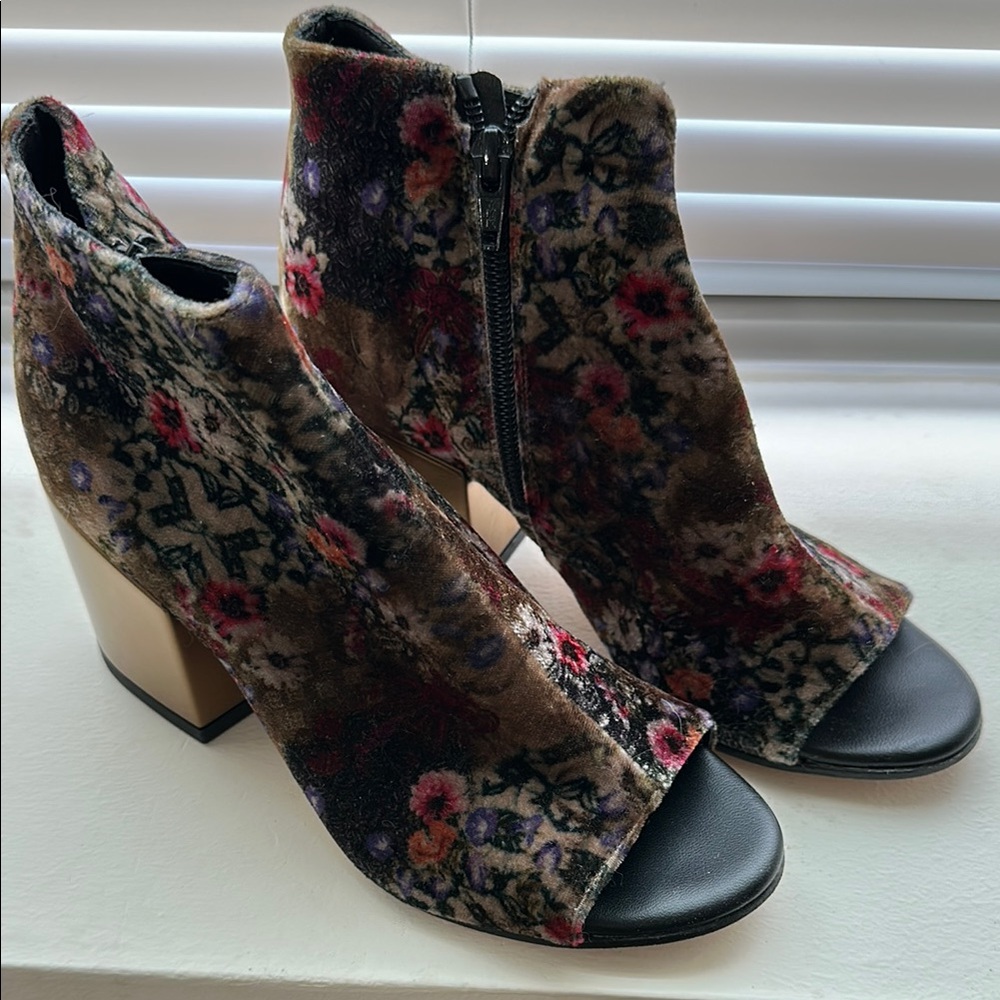 Fabio Rusconi Floral Velvet Ankle Boots